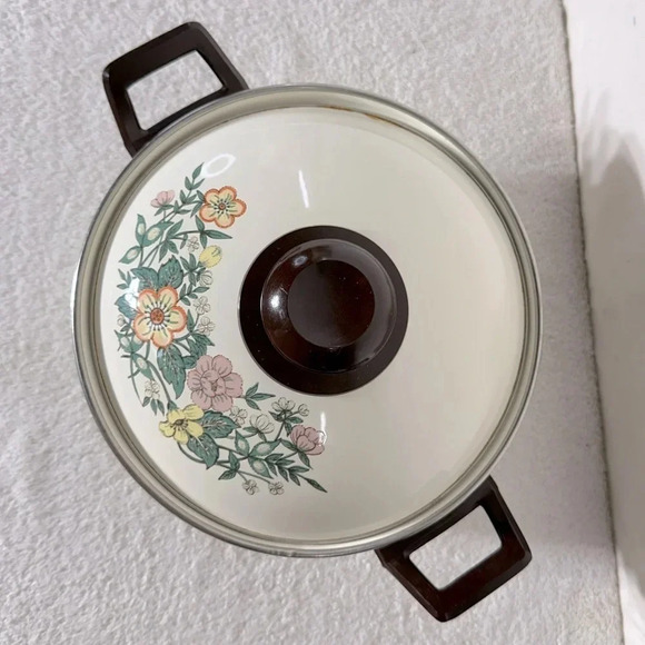 Vintage Enamelware Dutch Oven With Floral Design - Picture 5 of 13